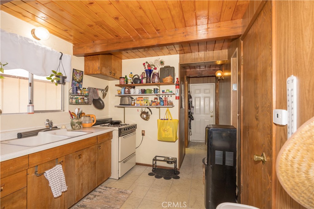 33075 Blue Bird Lane Property Photo 9