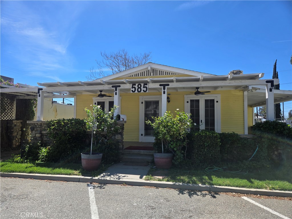585 E 6th Street Property Photo 1