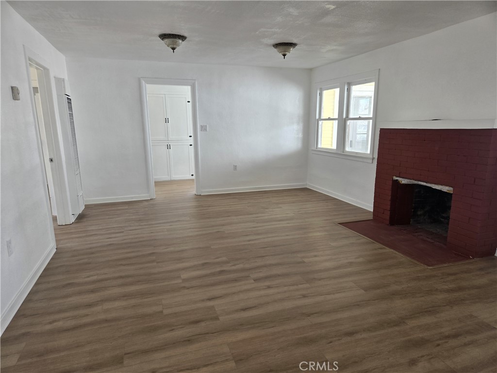 585 E 6th Street Property Photo 2