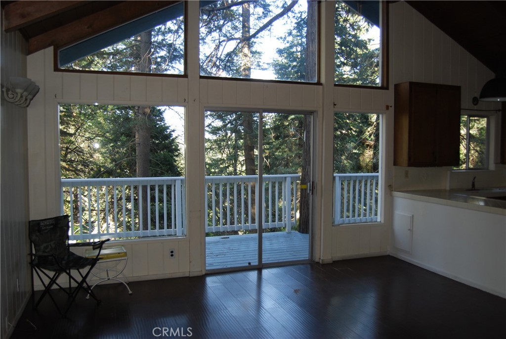 807 Sierra Vista Property Photo 3