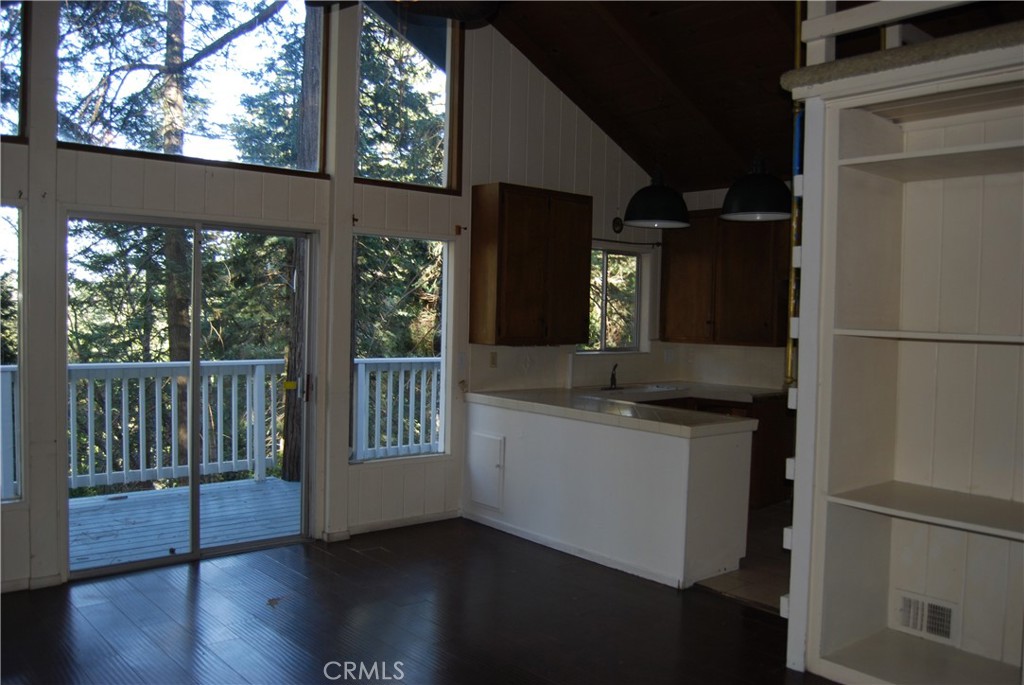 807 Sierra Vista Property Photo 4