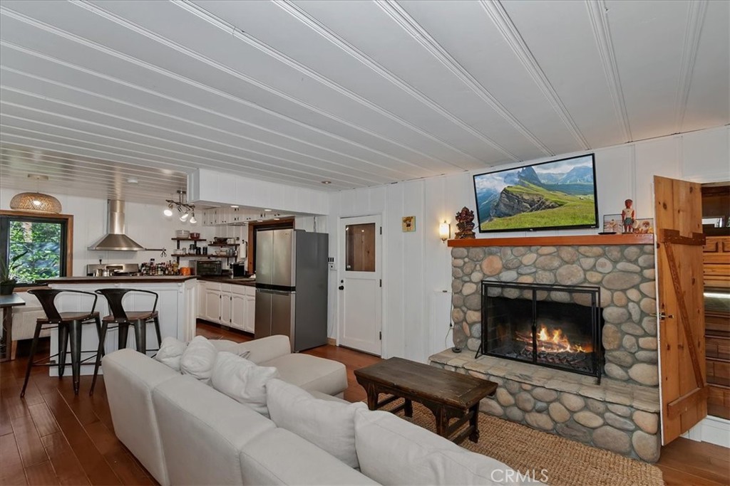 851 Cottage Grove Property Photo 6