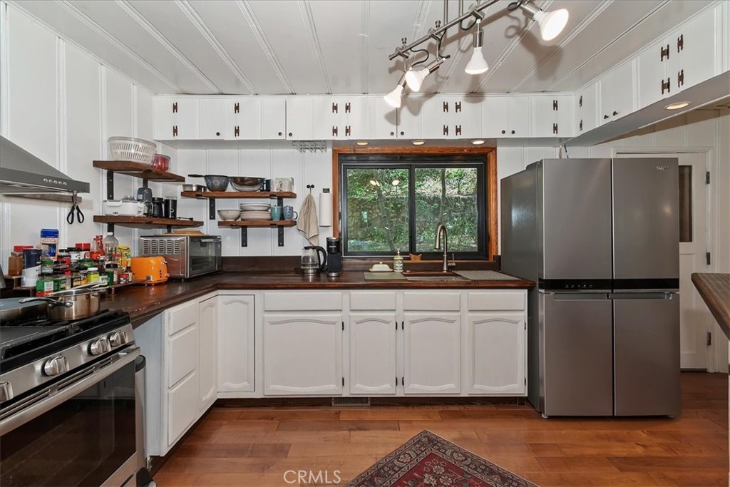 851 Cottage Grove Property Photo 11