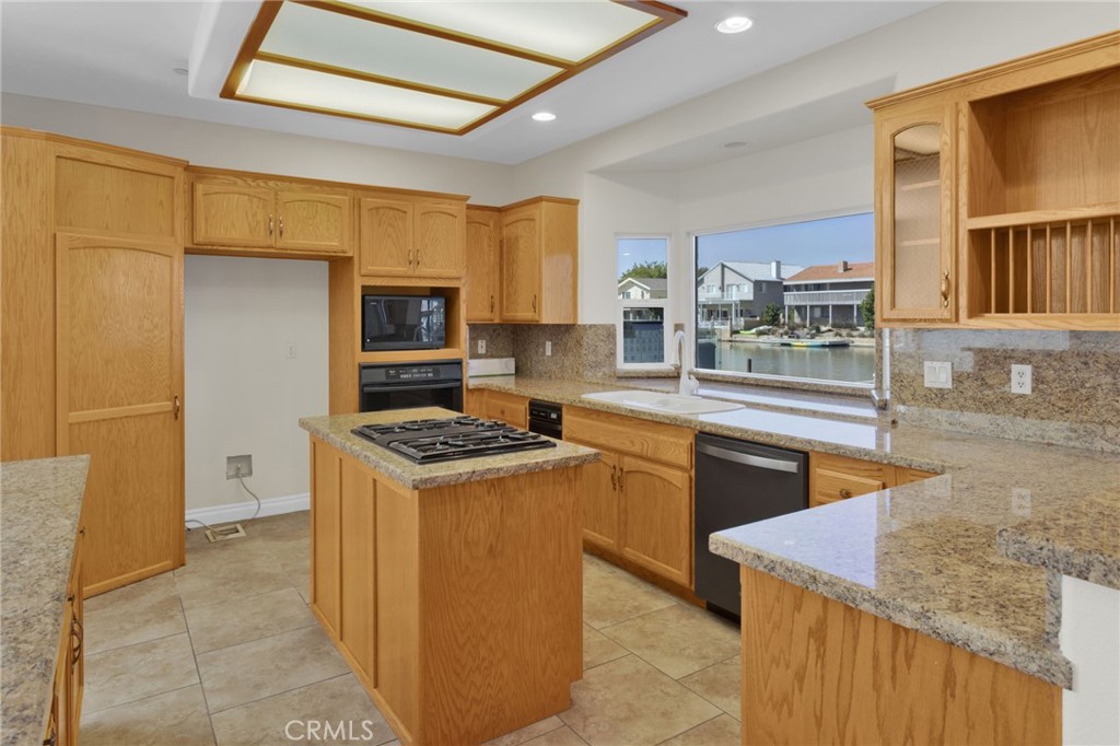 18064 Mariner Property Photo 15