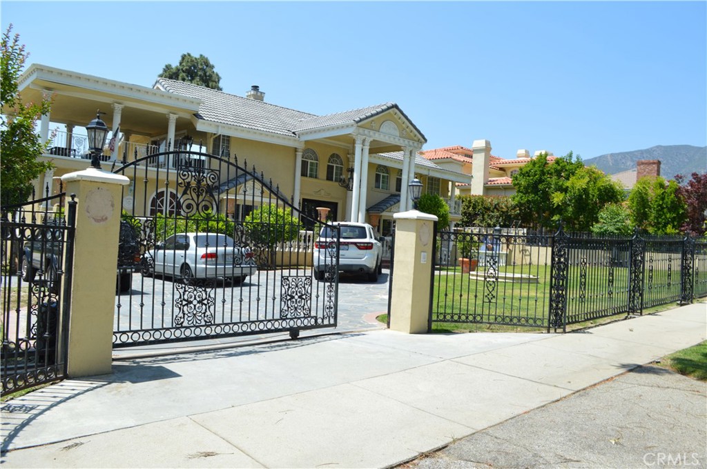 2215 N Euclid Property Photo 1