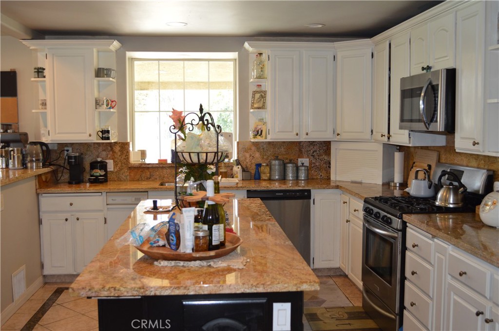 2215 N Euclid Property Photo 3