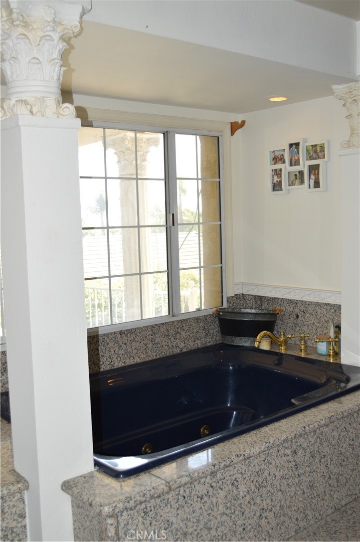 2215 N Euclid Property Photo 6