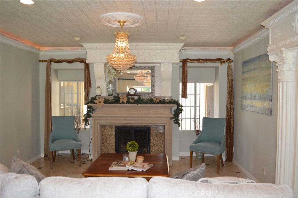 2215 N Euclid Property Photo 11
