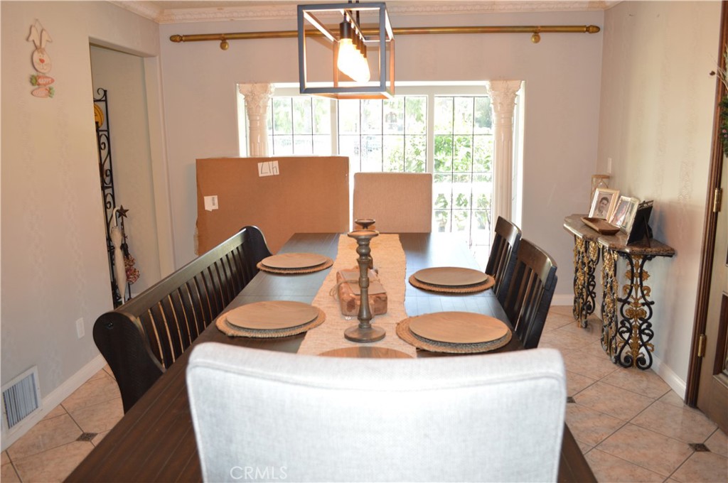 2215 N Euclid Property Photo 14