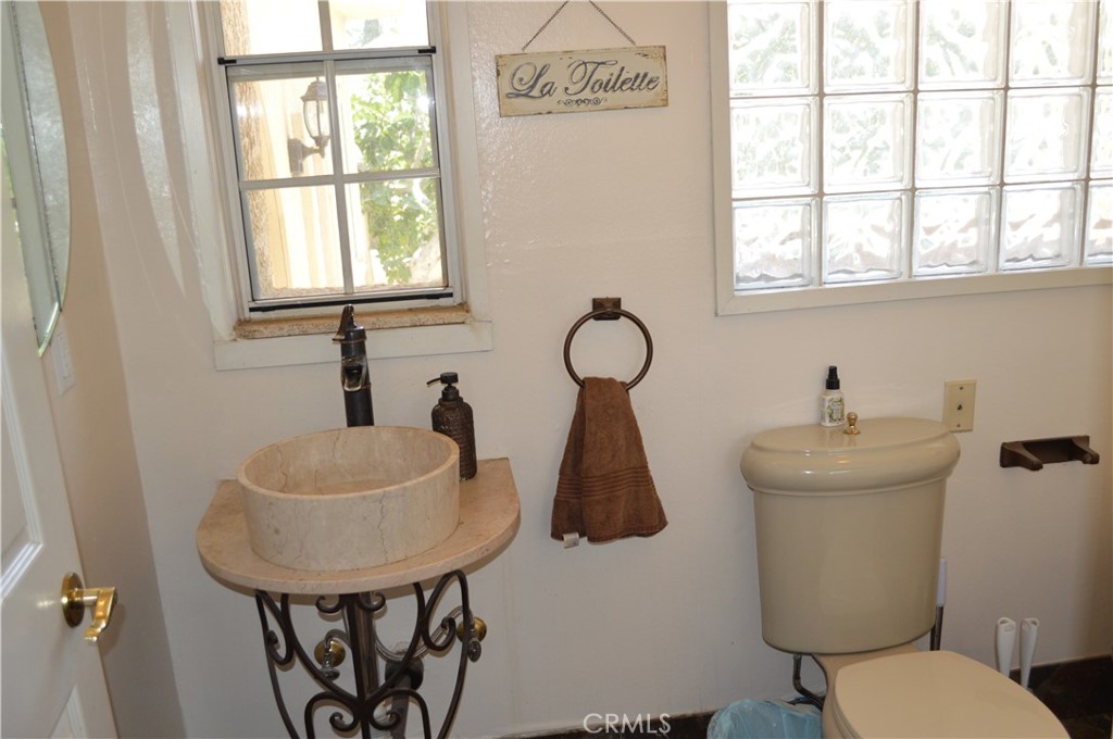 2215 N Euclid Property Photo 16