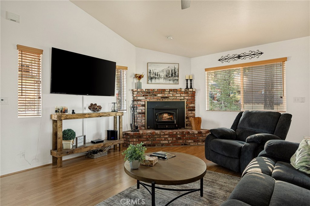 30701 Knoll View Property Photo 4