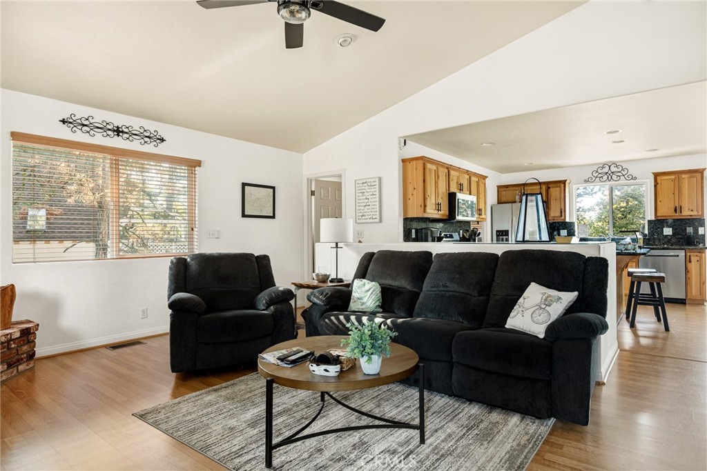 30701 Knoll View Property Photo 7