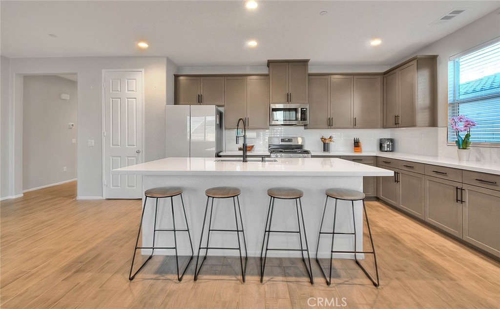 11912 Olivine Property Photo 6