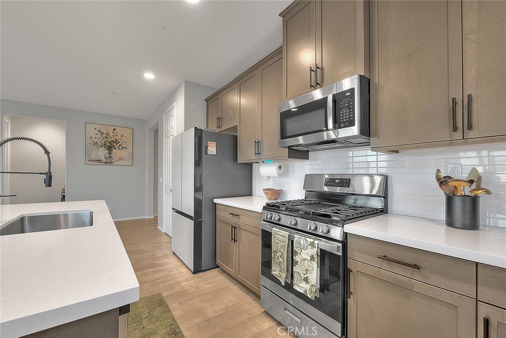 11912 Olivine Property Photo 8