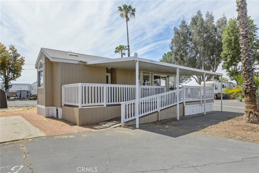 2750 W Acacia Ave Property Photo 1