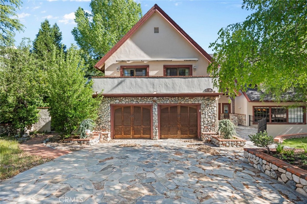 887 Talisman Property Photo 1