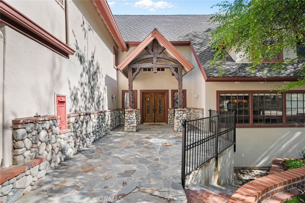 887 Talisman Property Photo 3