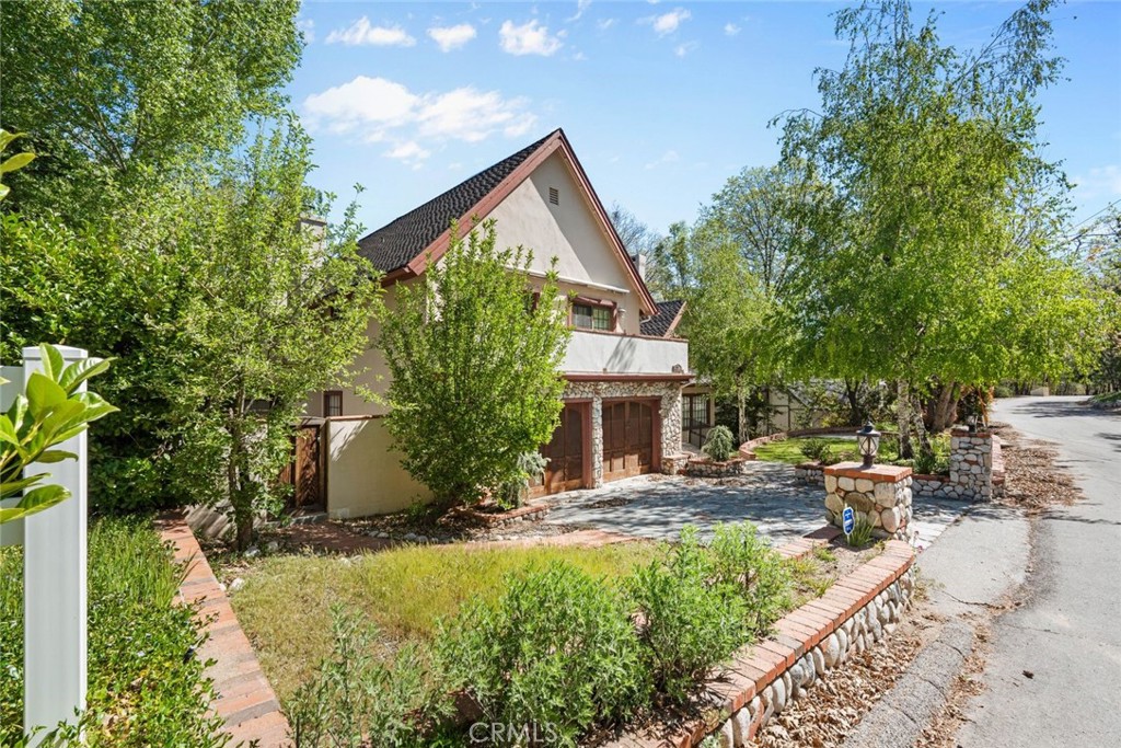 887 Talisman Property Photo 29