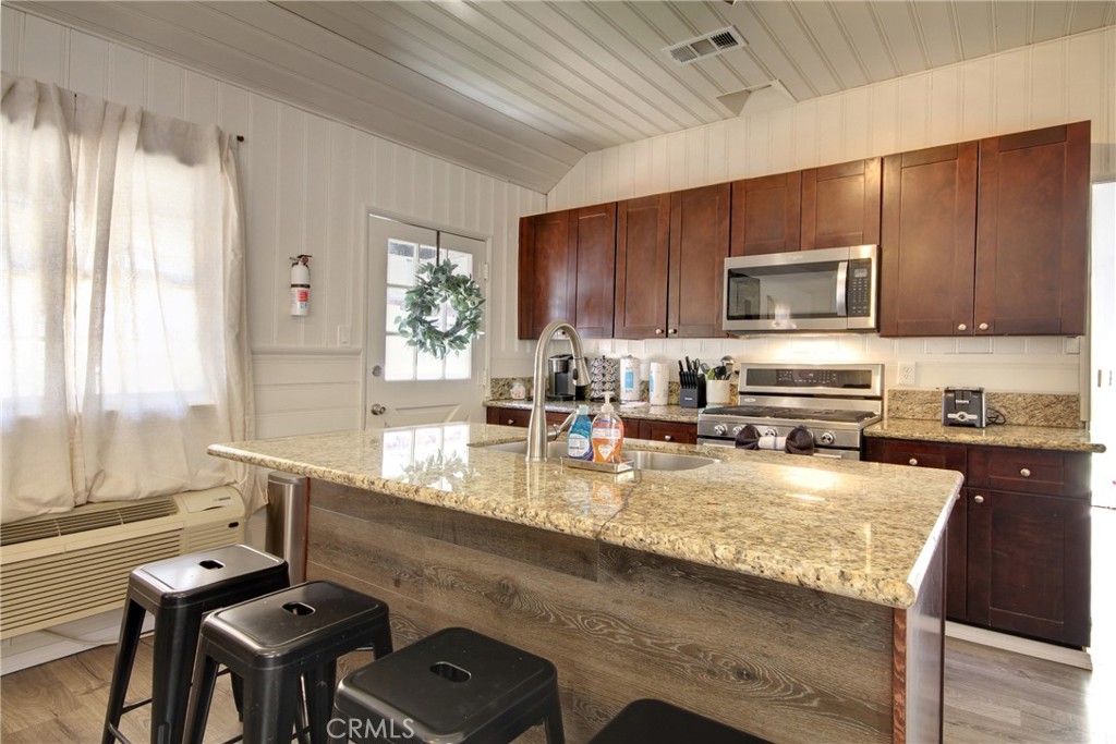 986 Cameron Drive Property Photo 11