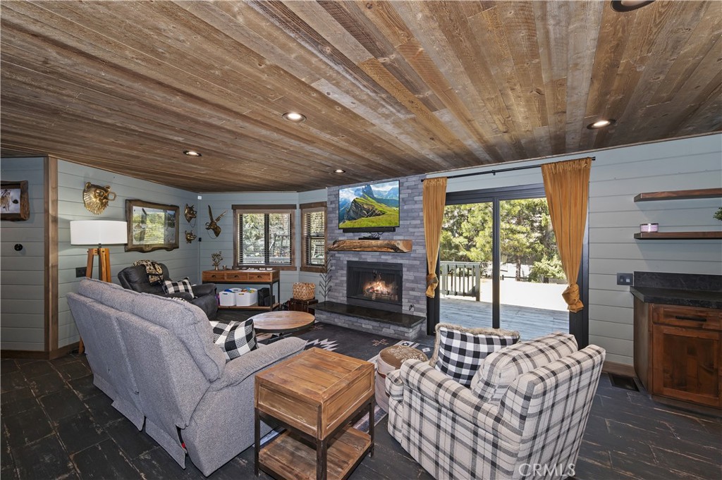 41940 Centre Court Property Photo 6
