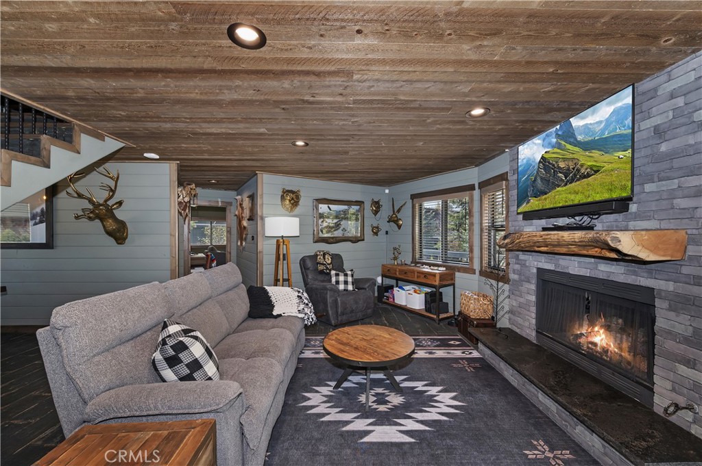41940 Centre Court Property Photo 9