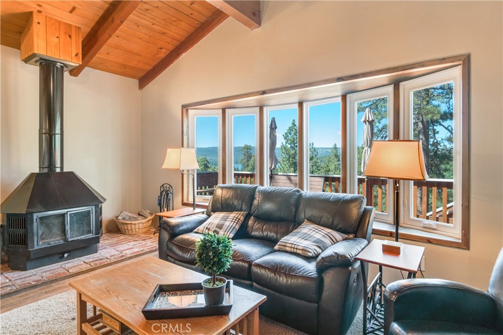 39576 Oak Glen Road Property Photo 8
