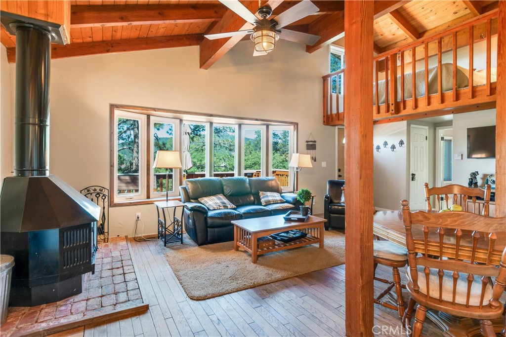 39576 Oak Glen Road Property Photo 9