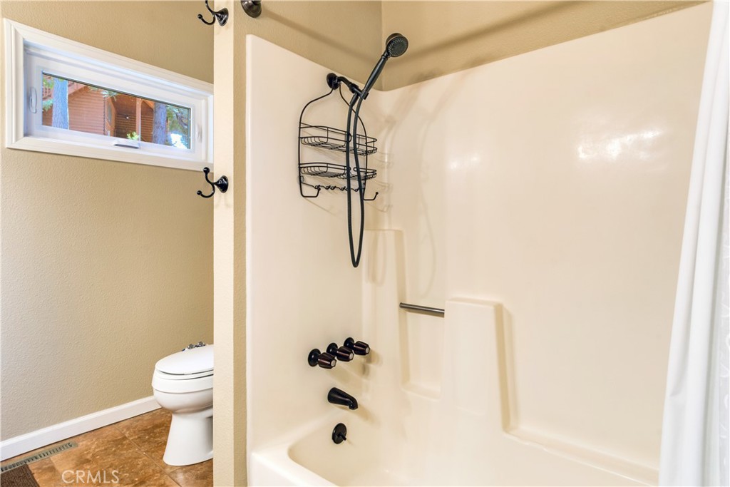 39576 Oak Glen Road Property Photo 18