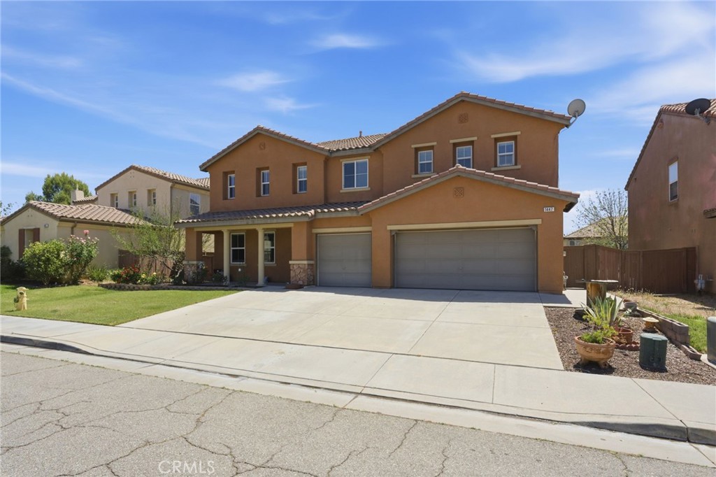 1447 Daffodil Way Property Photo 4
