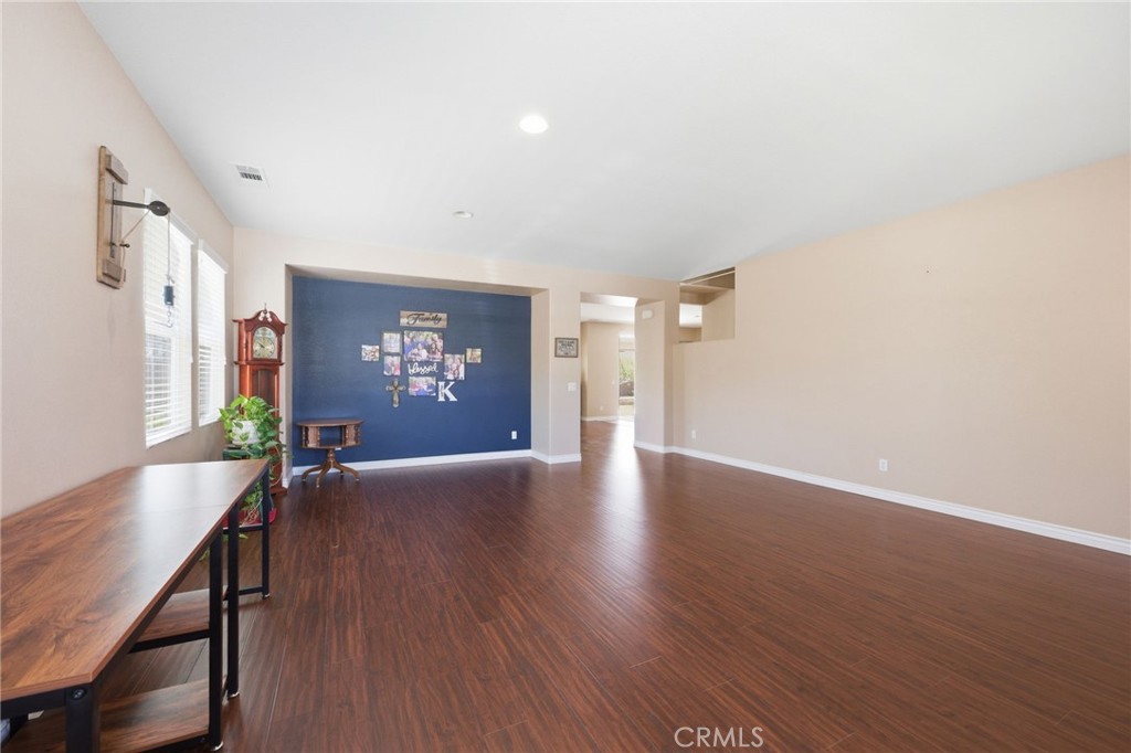 1447 Daffodil Way Property Photo 8