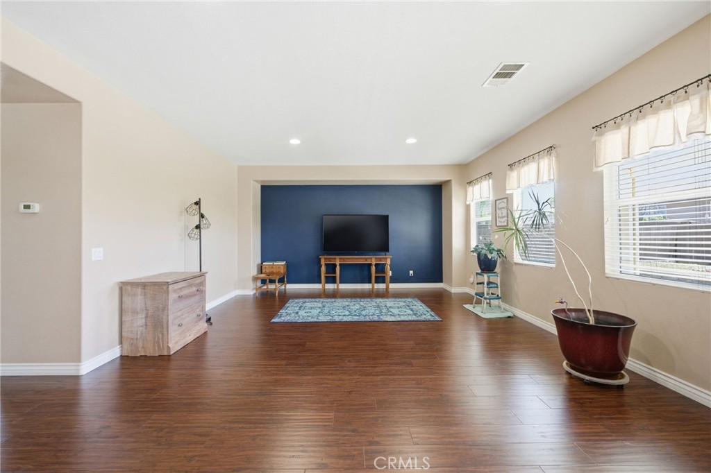 1447 Daffodil Way Property Photo 10