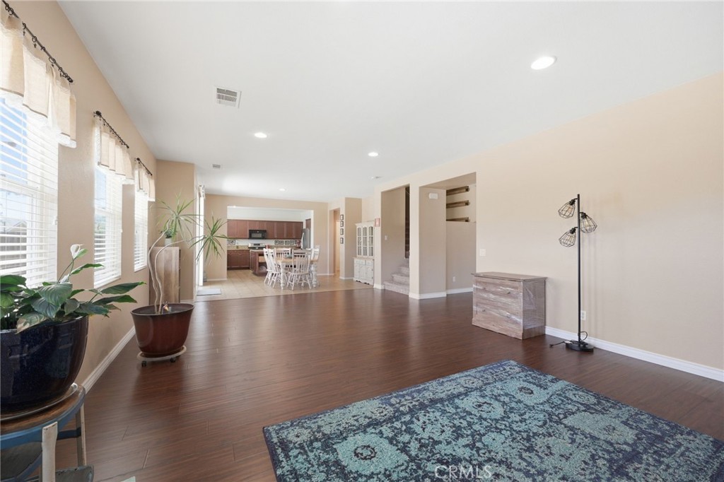 1447 Daffodil Way Property Photo 12