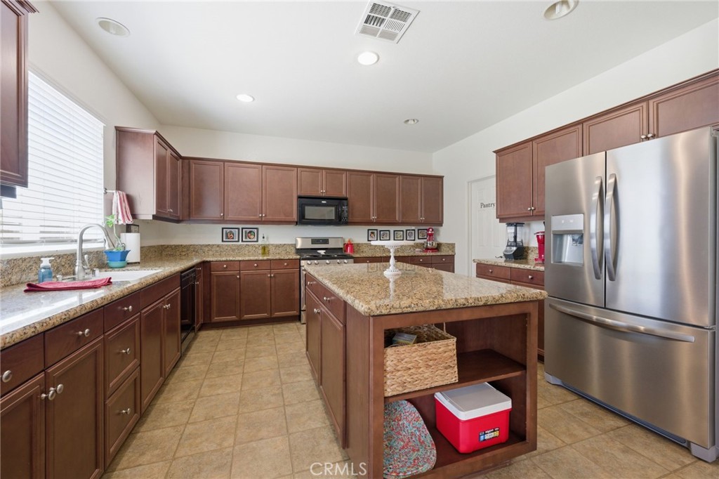 1447 Daffodil Way Property Photo 14
