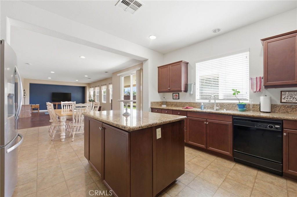 1447 Daffodil Way Property Photo 17