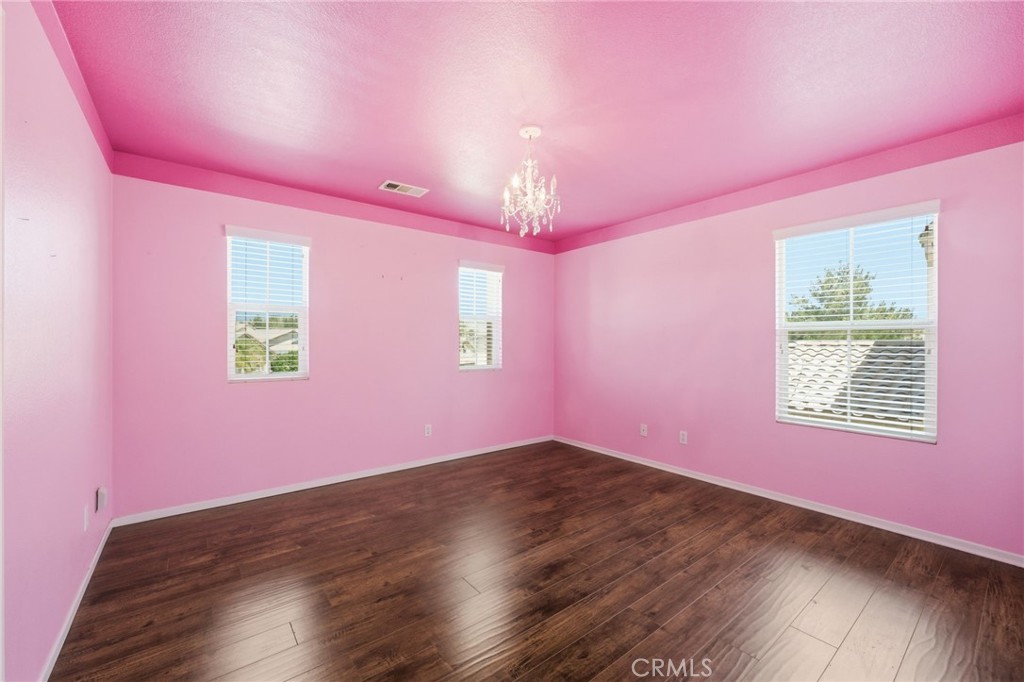 1447 Daffodil Way Property Photo 32