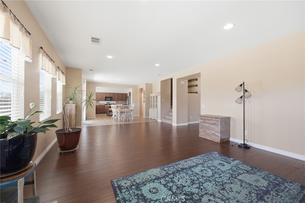1447 Daffodil Way Property Photo 12