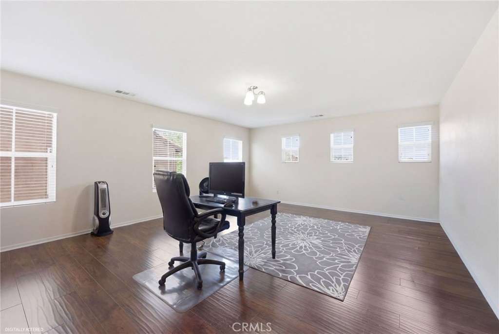 1447 Daffodil Way Property Photo 23