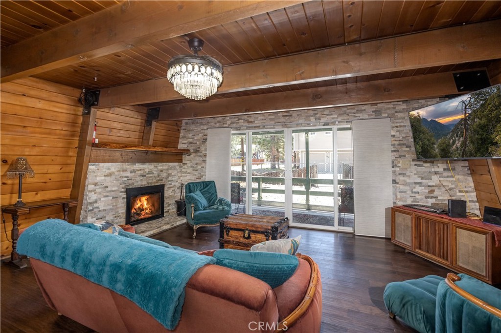 445 Elysian Boulevard Property Photo 3
