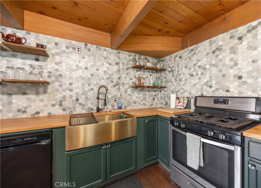 445 Elysian Boulevard Property Photo 8