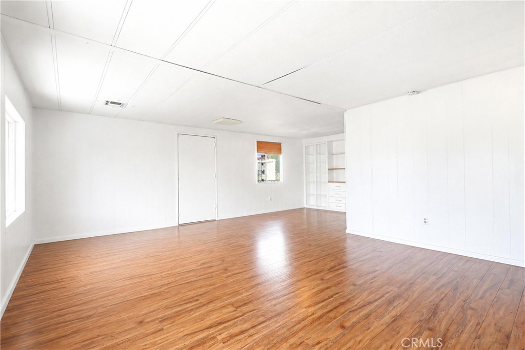 9391 California Ave 35 Property Photo 6