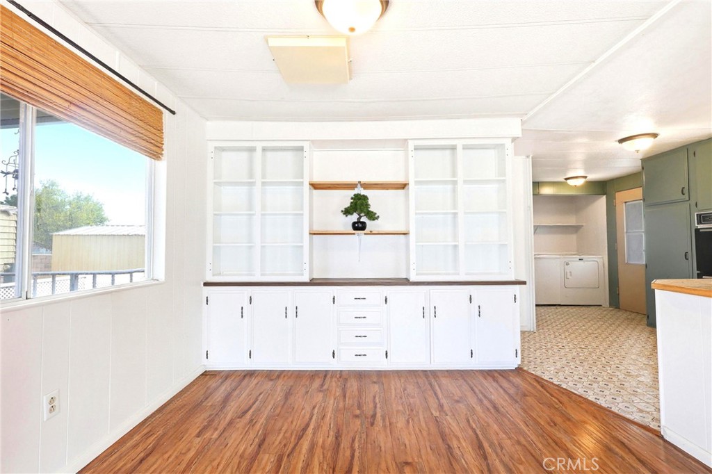 9391 California Ave 35 Property Photo 7