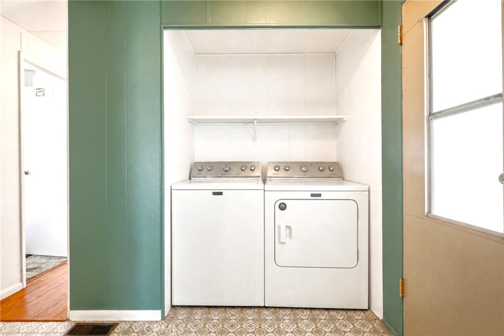 9391 California Ave 35 Property Photo 14