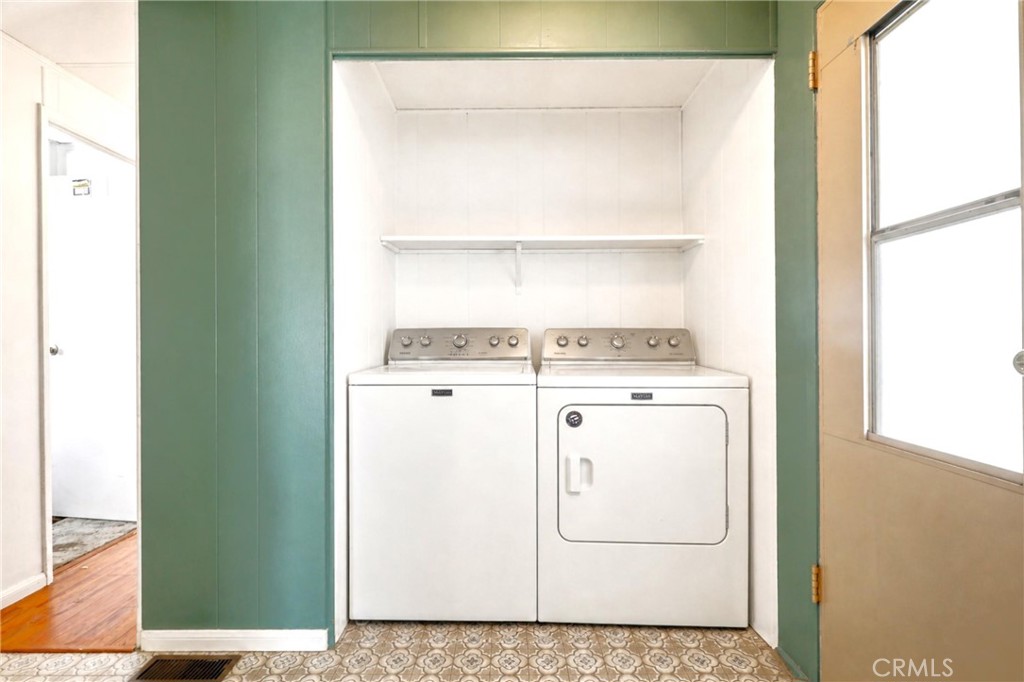 9391 California Ave 35 Property Photo 14
