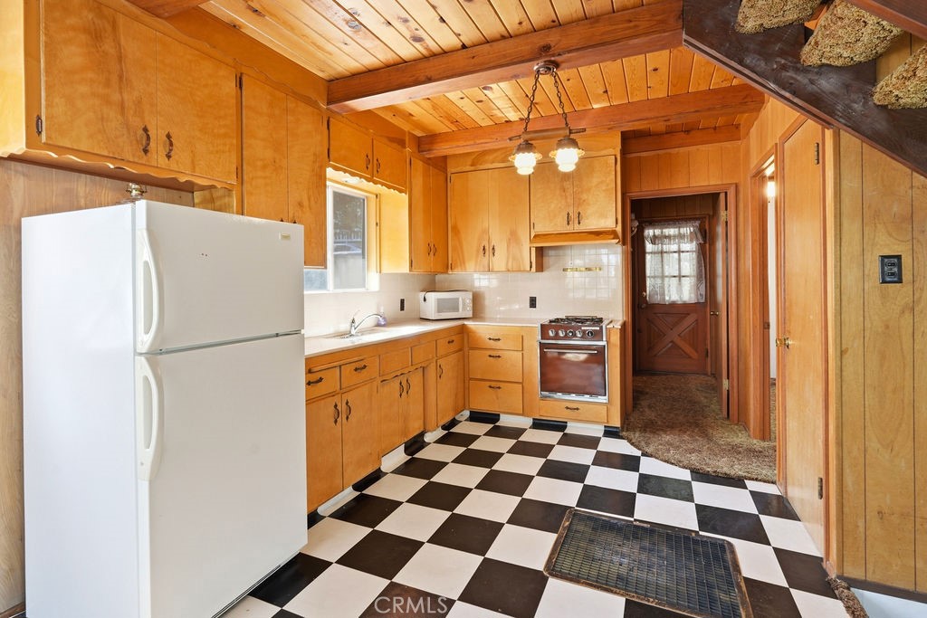 26408 Lake Forest Drive Property Photo 12