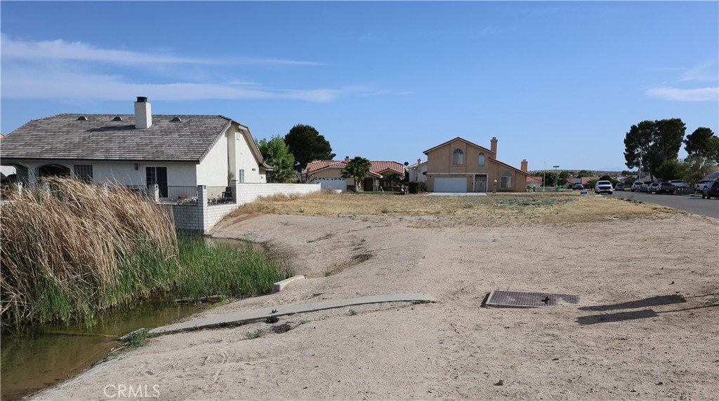 14354 Ironsides Property Photo 3
