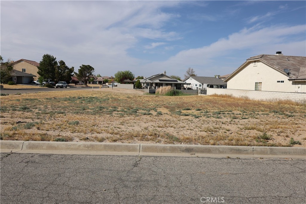 14354 Ironsides Property Photo 5