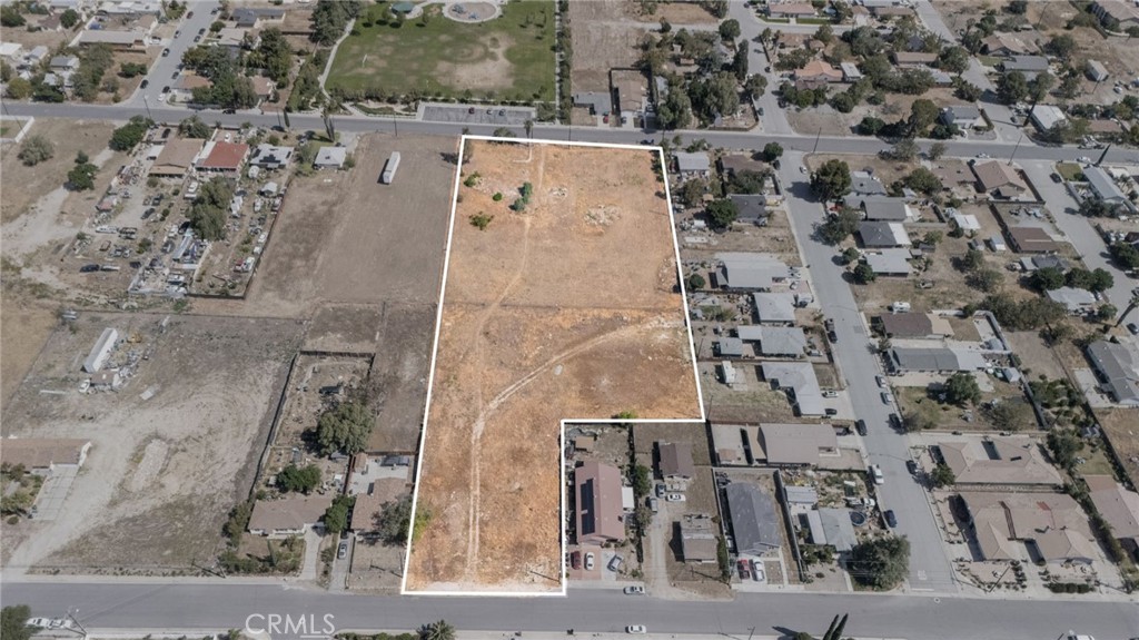 1130 E George Property Photo 3
