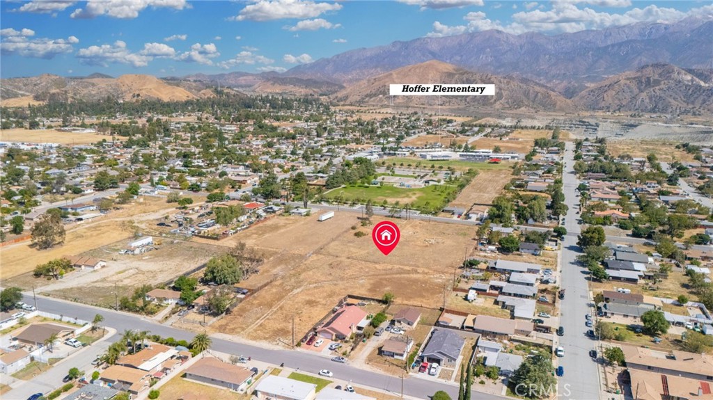 1130 E George Property Photo 4