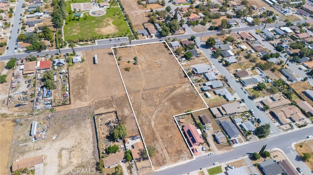 1130 E George Property Photo 5