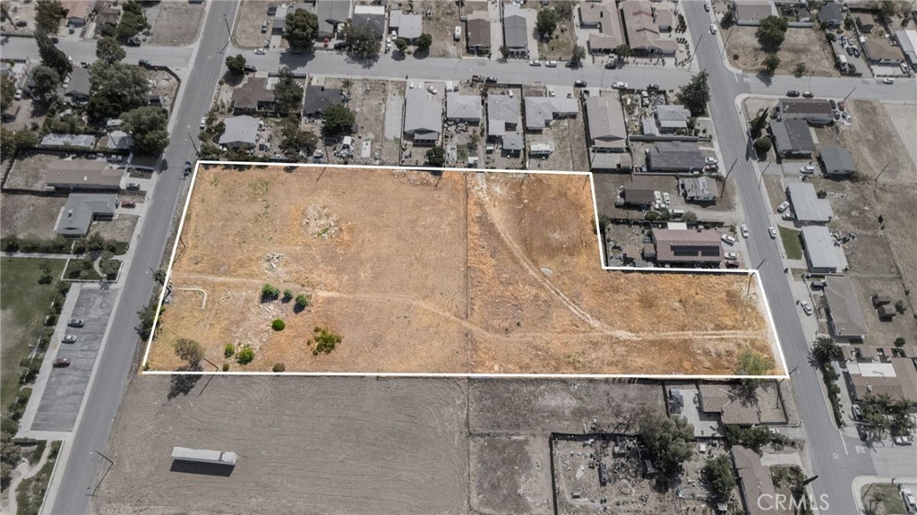 1130 E George Property Photo 9